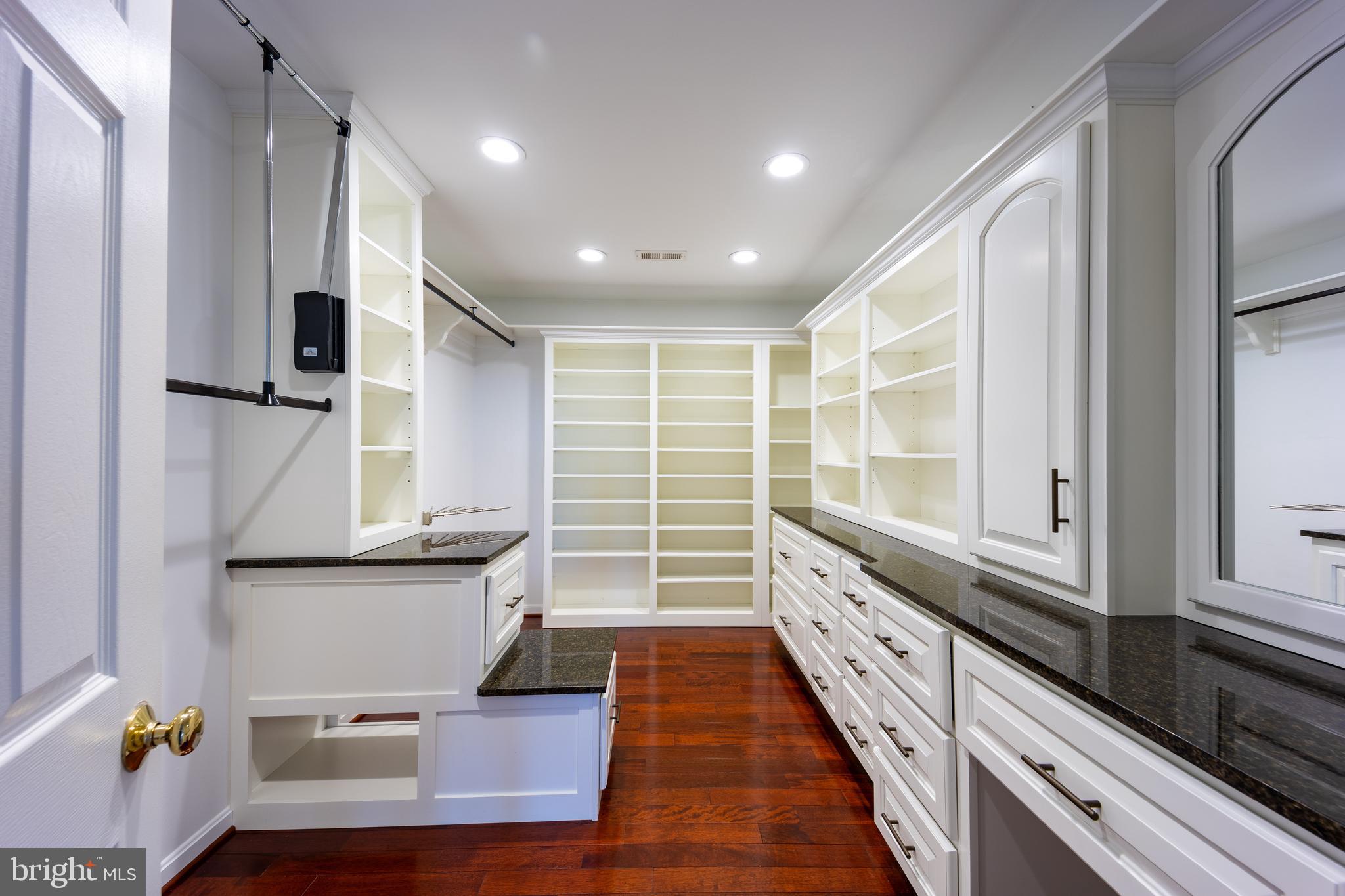 APPLE KNOLLS ESTATES - Residential