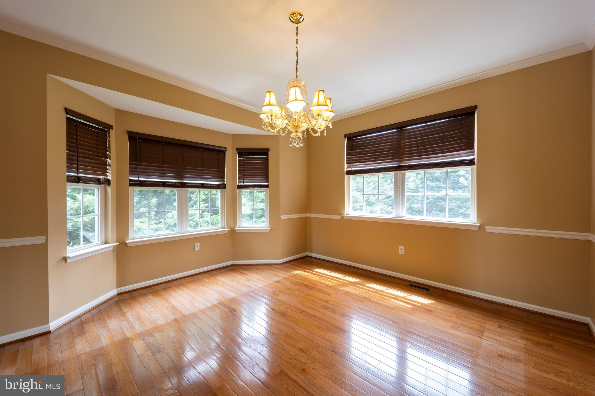 APPLE KNOLLS ESTATES - Residential