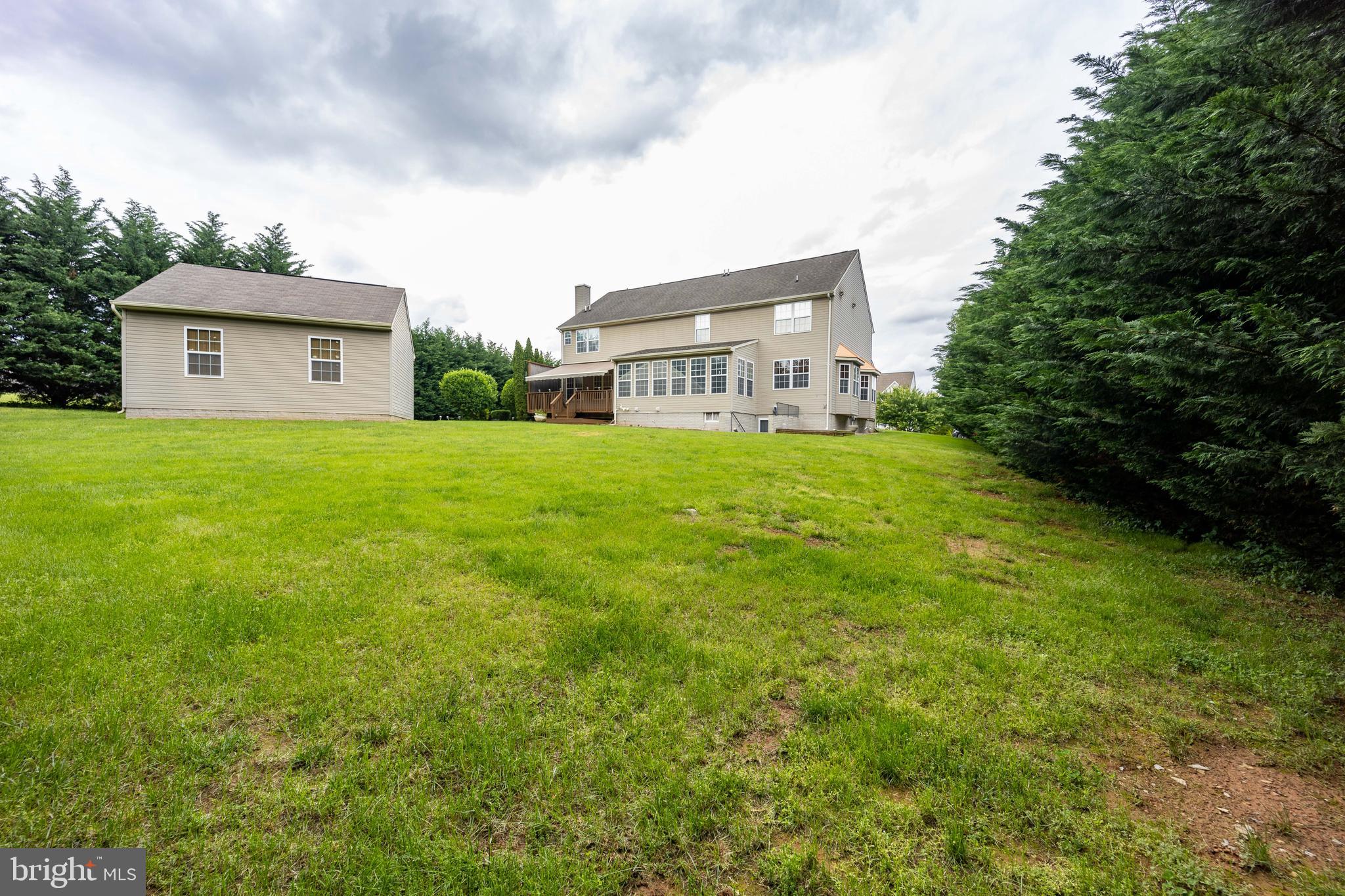 APPLE KNOLLS ESTATES - Residential