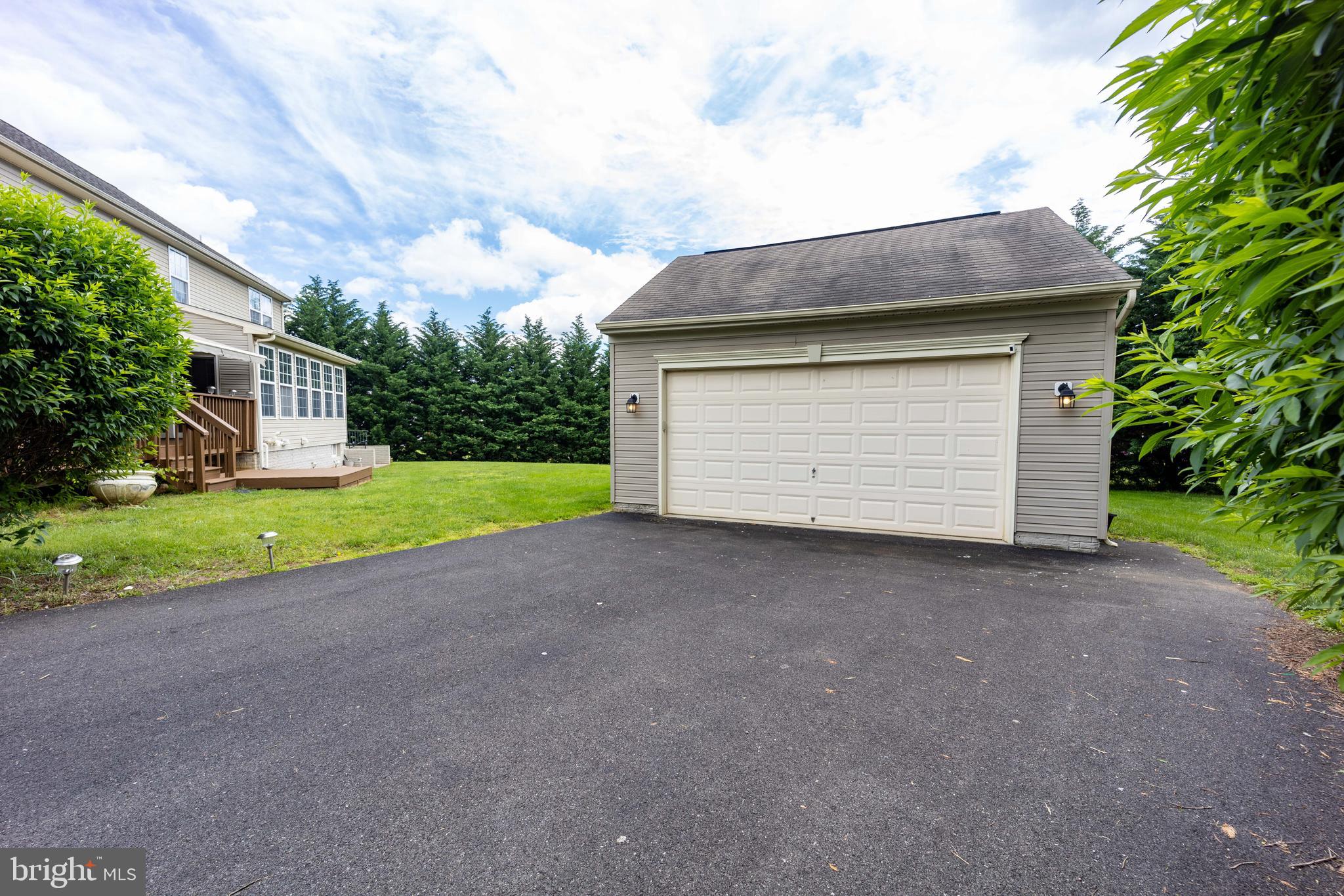 APPLE KNOLLS ESTATES - Residential