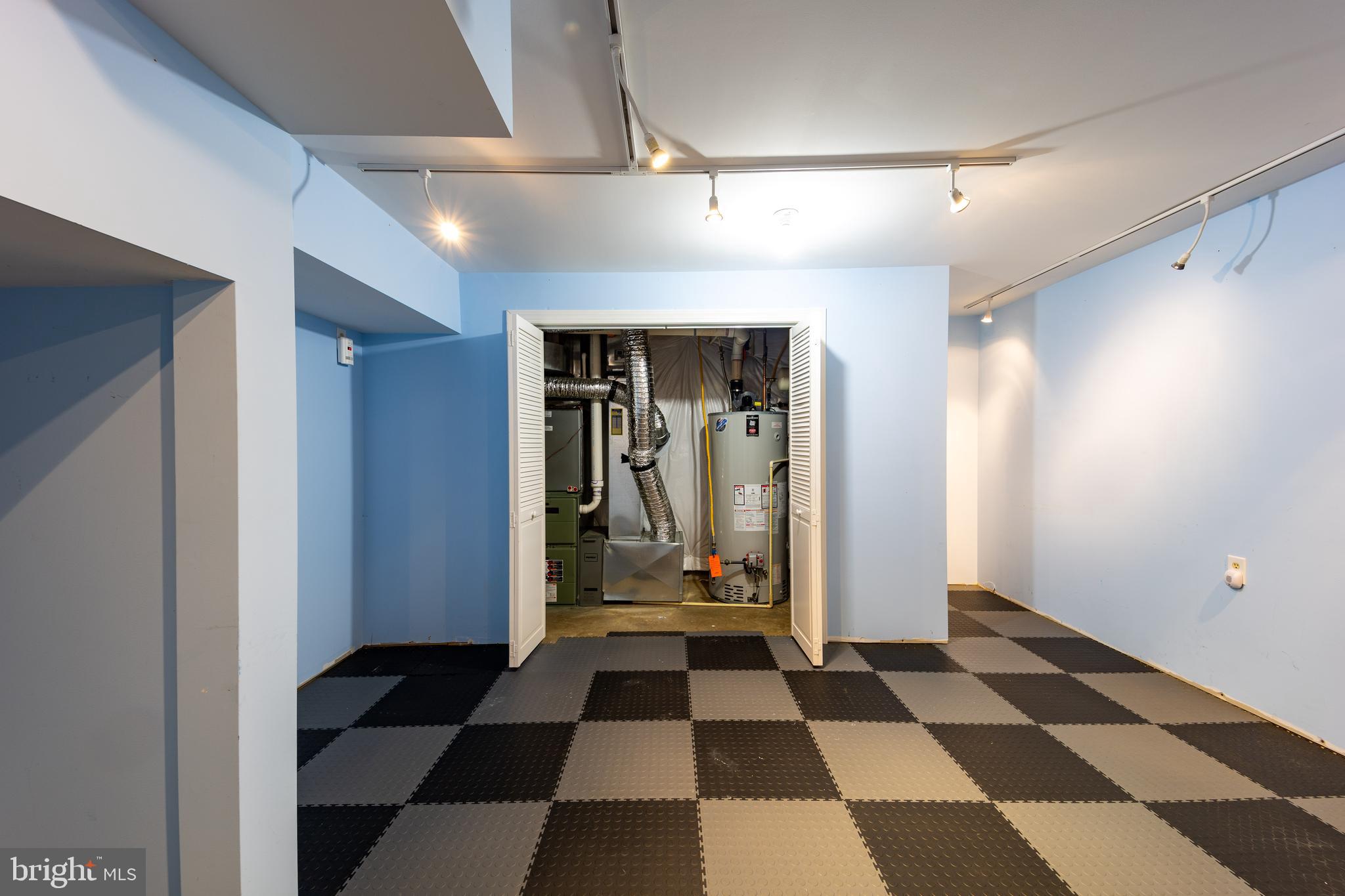 APPLE KNOLLS ESTATES - Residential