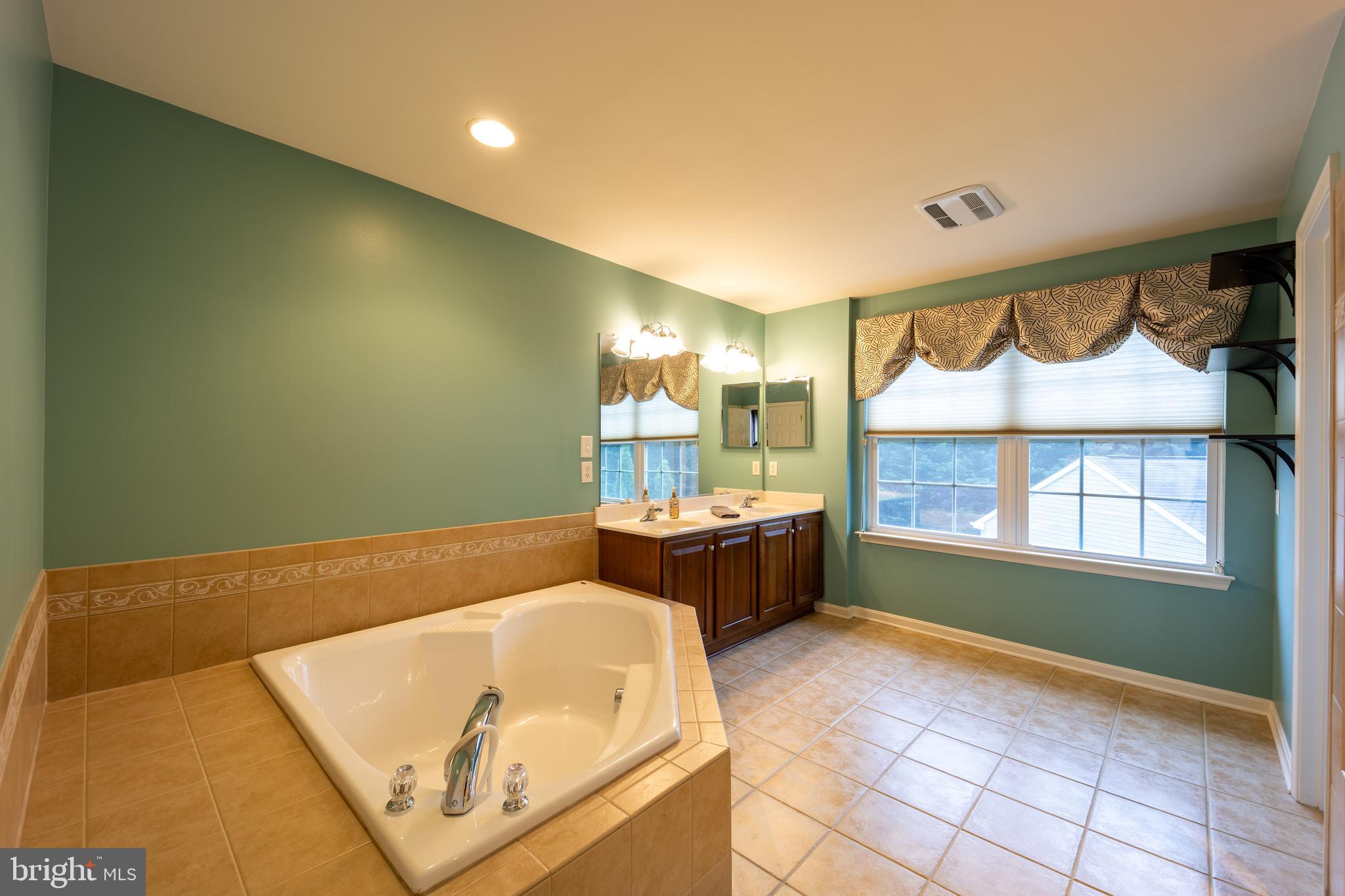 APPLE KNOLLS ESTATES - Residential