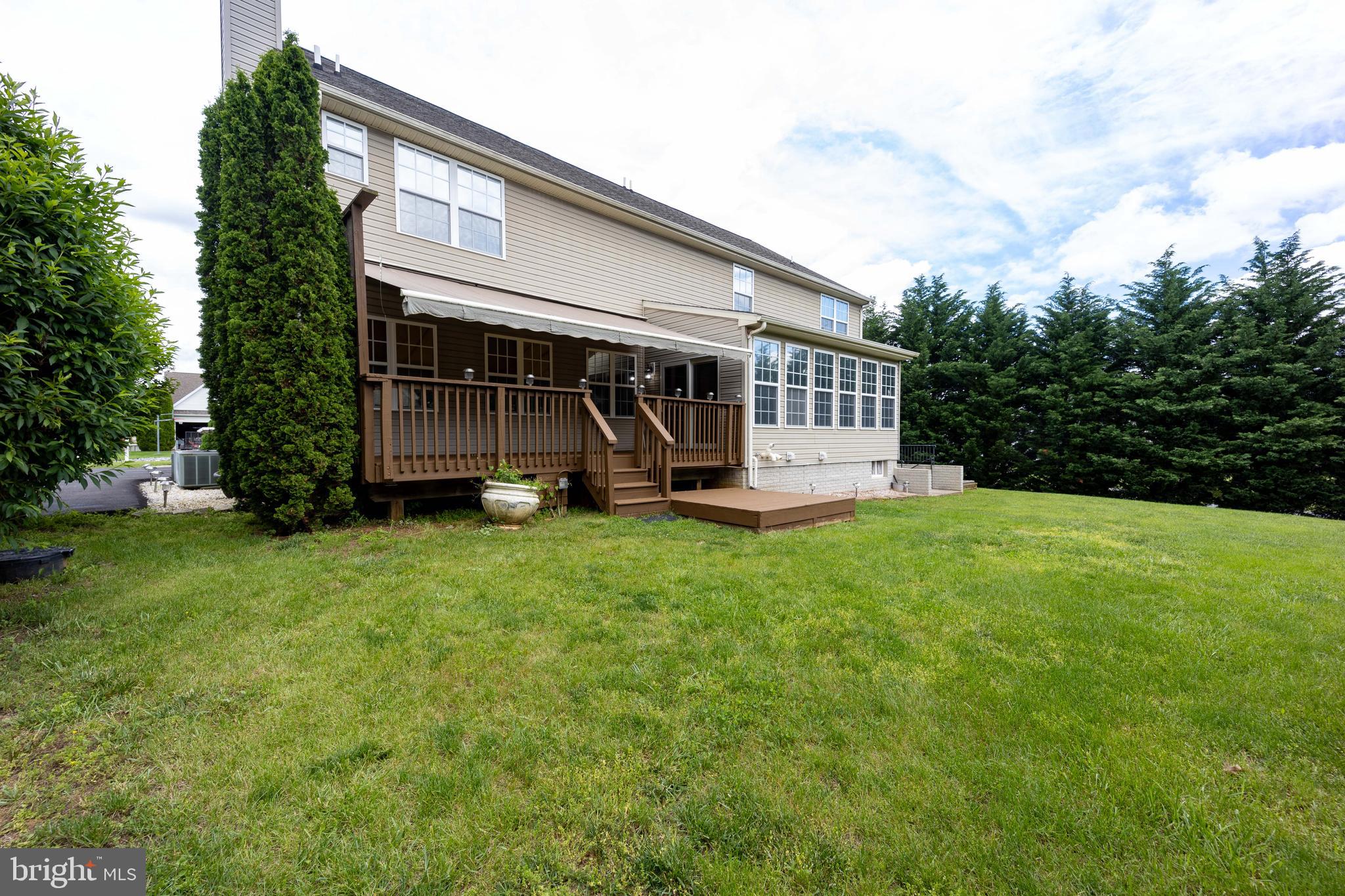 APPLE KNOLLS ESTATES - Residential