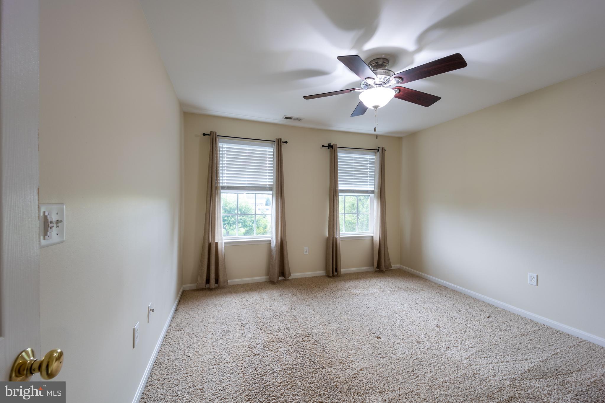 APPLE KNOLLS ESTATES - Residential