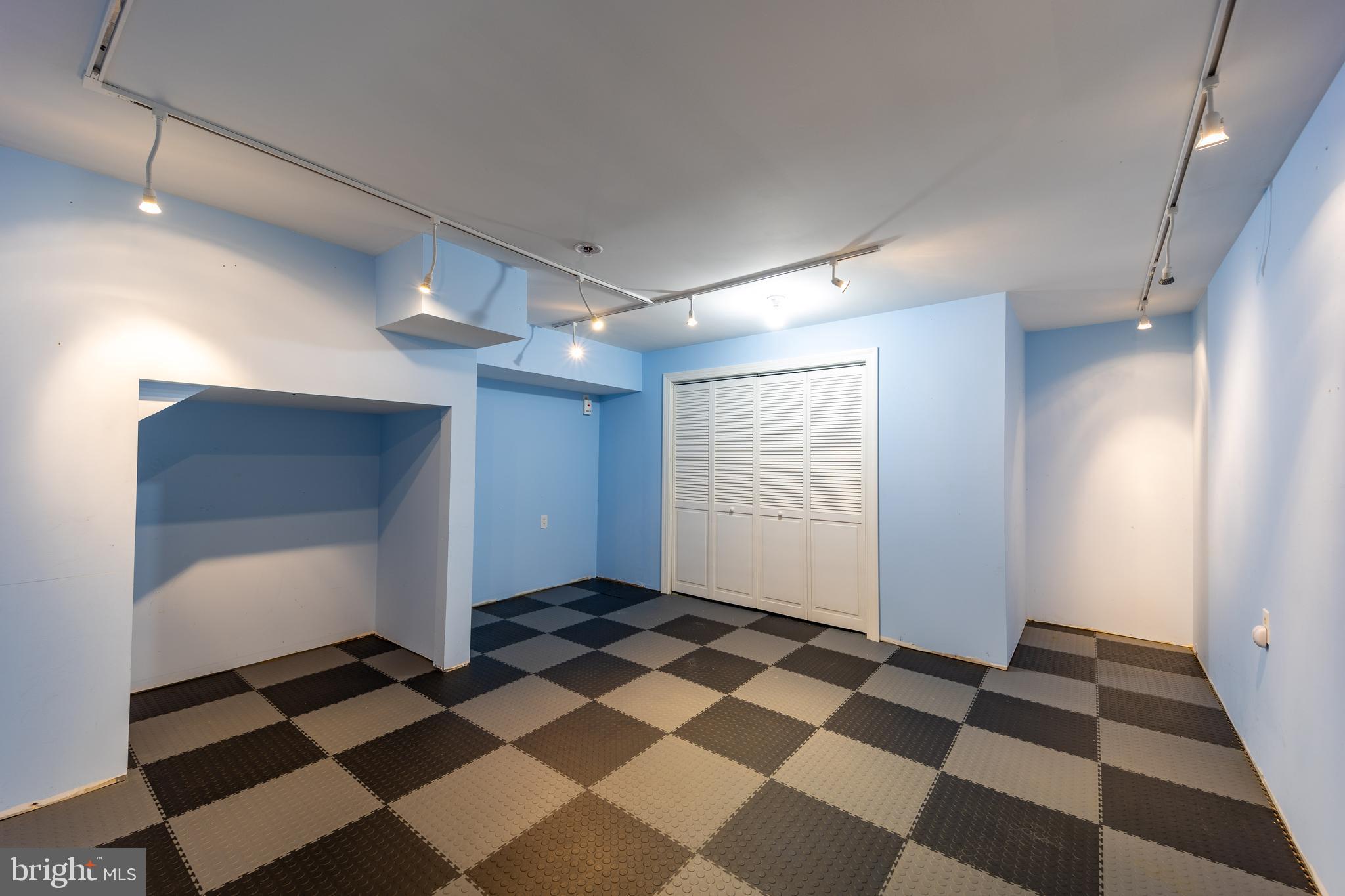 APPLE KNOLLS ESTATES - Residential