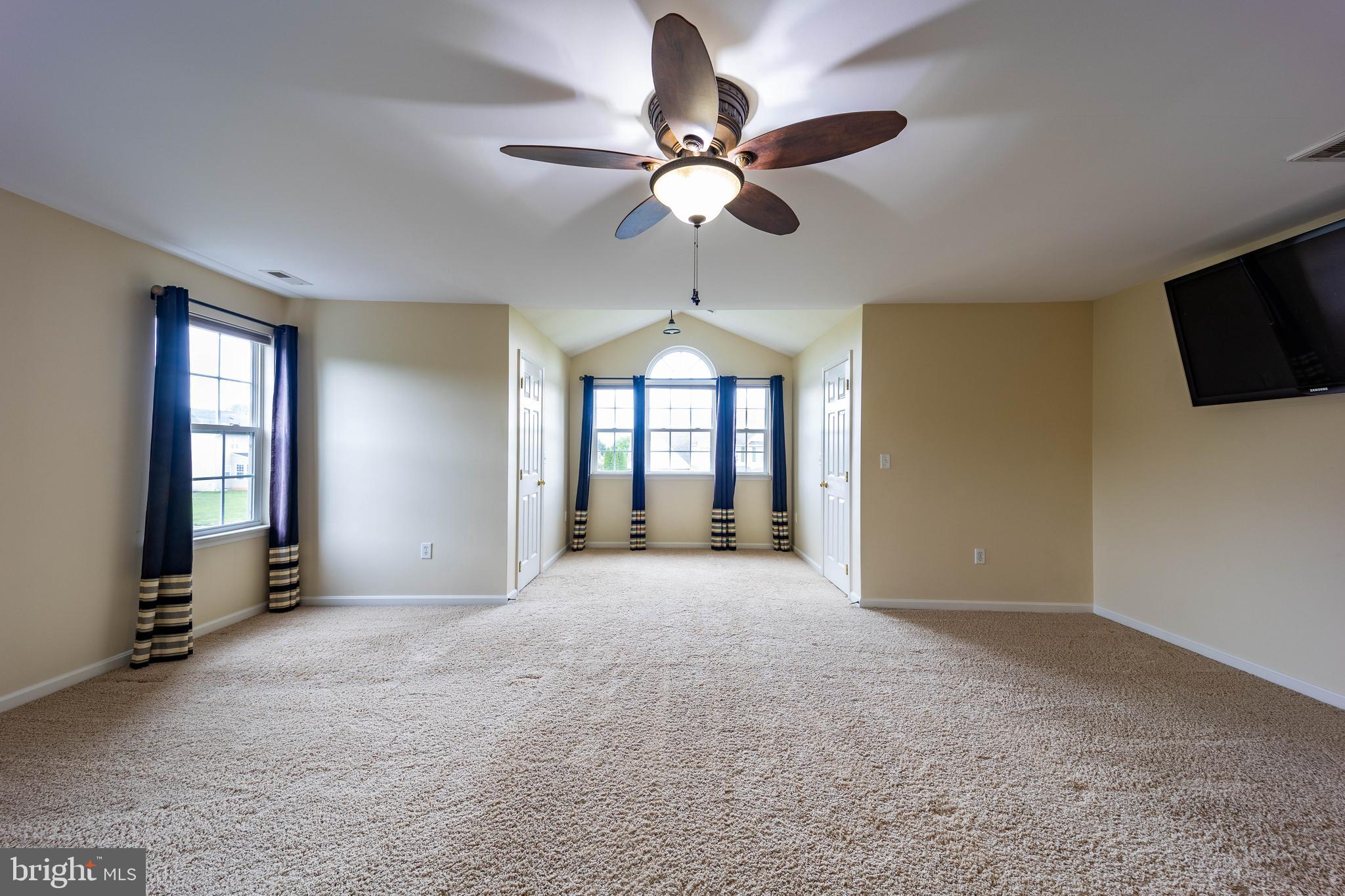 APPLE KNOLLS ESTATES - Residential