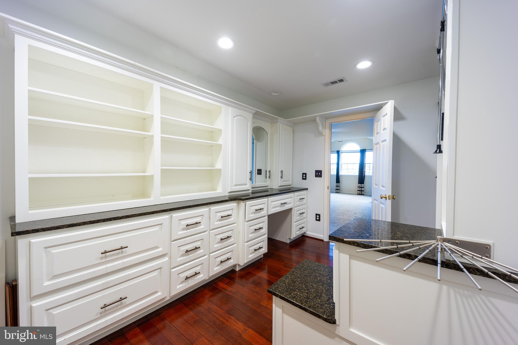 APPLE KNOLLS ESTATES - Residential