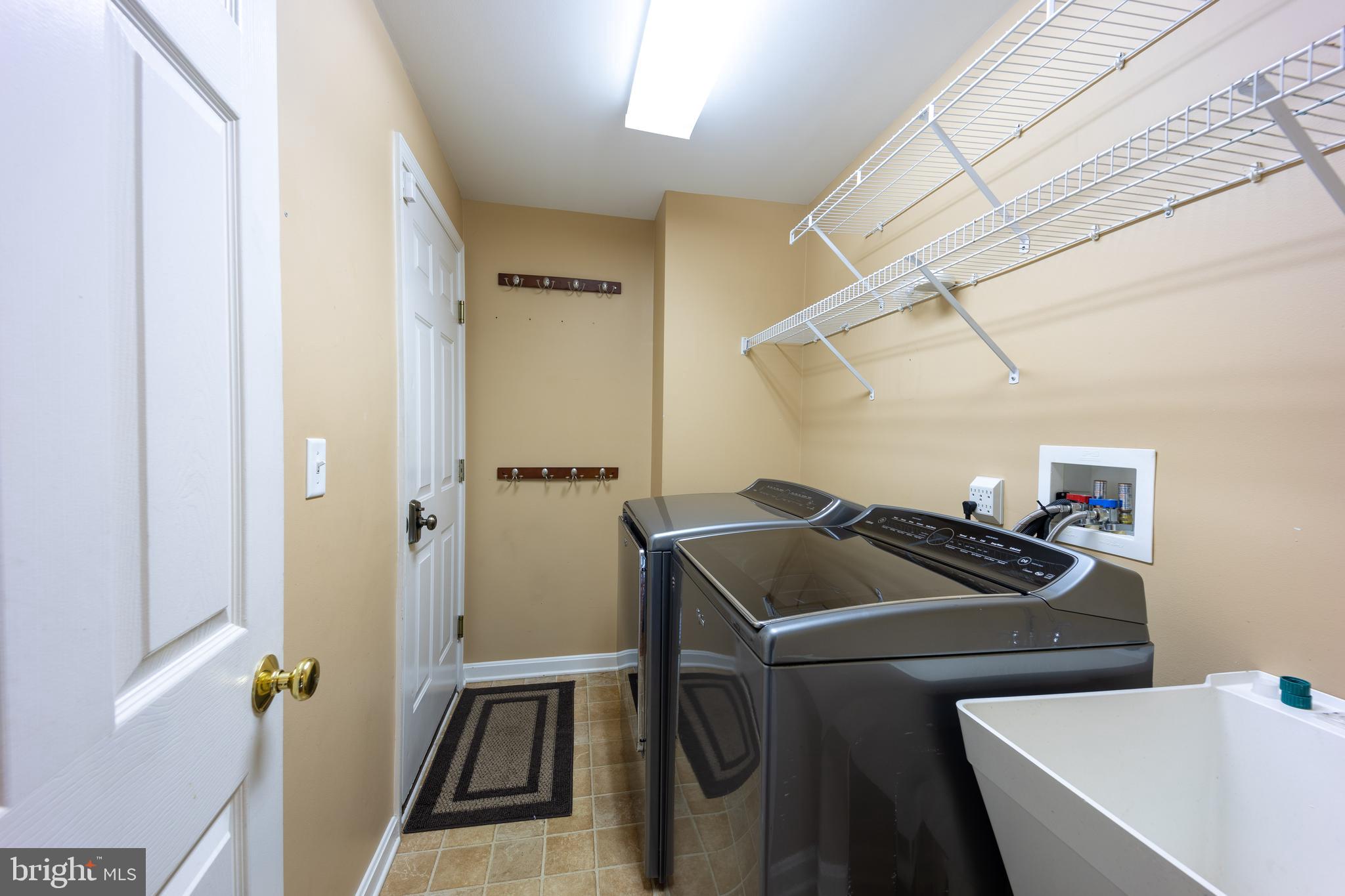 APPLE KNOLLS ESTATES - Residential