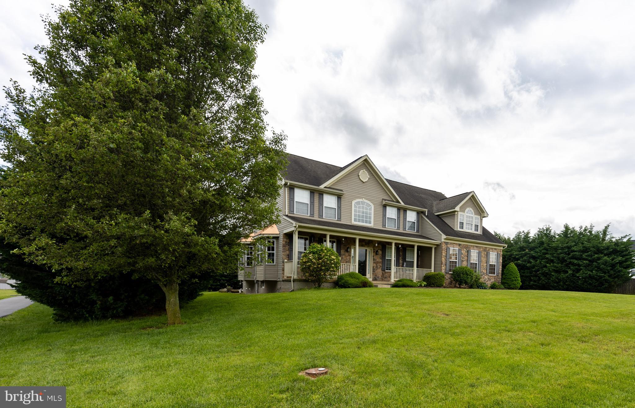 APPLE KNOLLS ESTATES - Residential