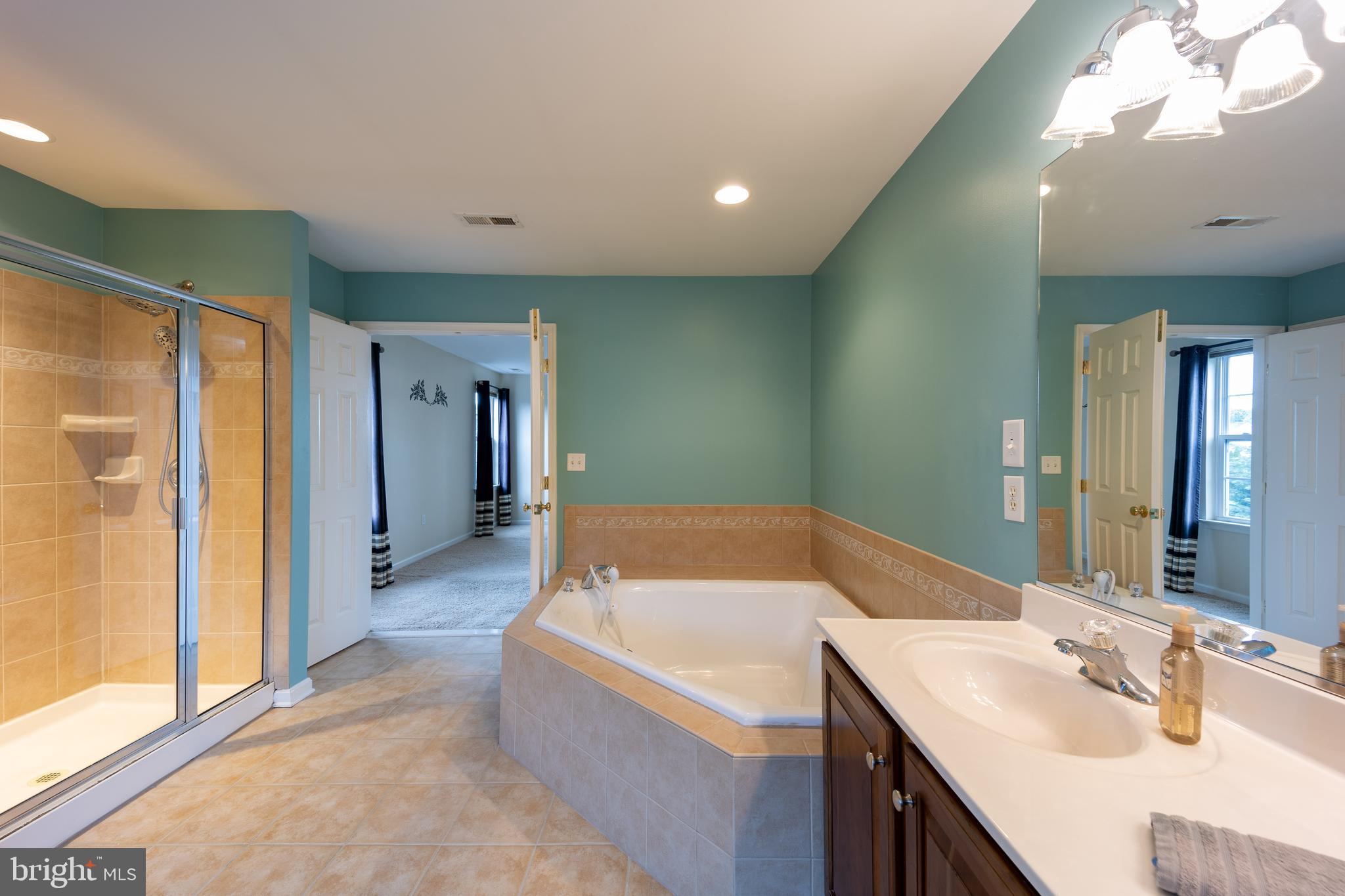 APPLE KNOLLS ESTATES - Residential