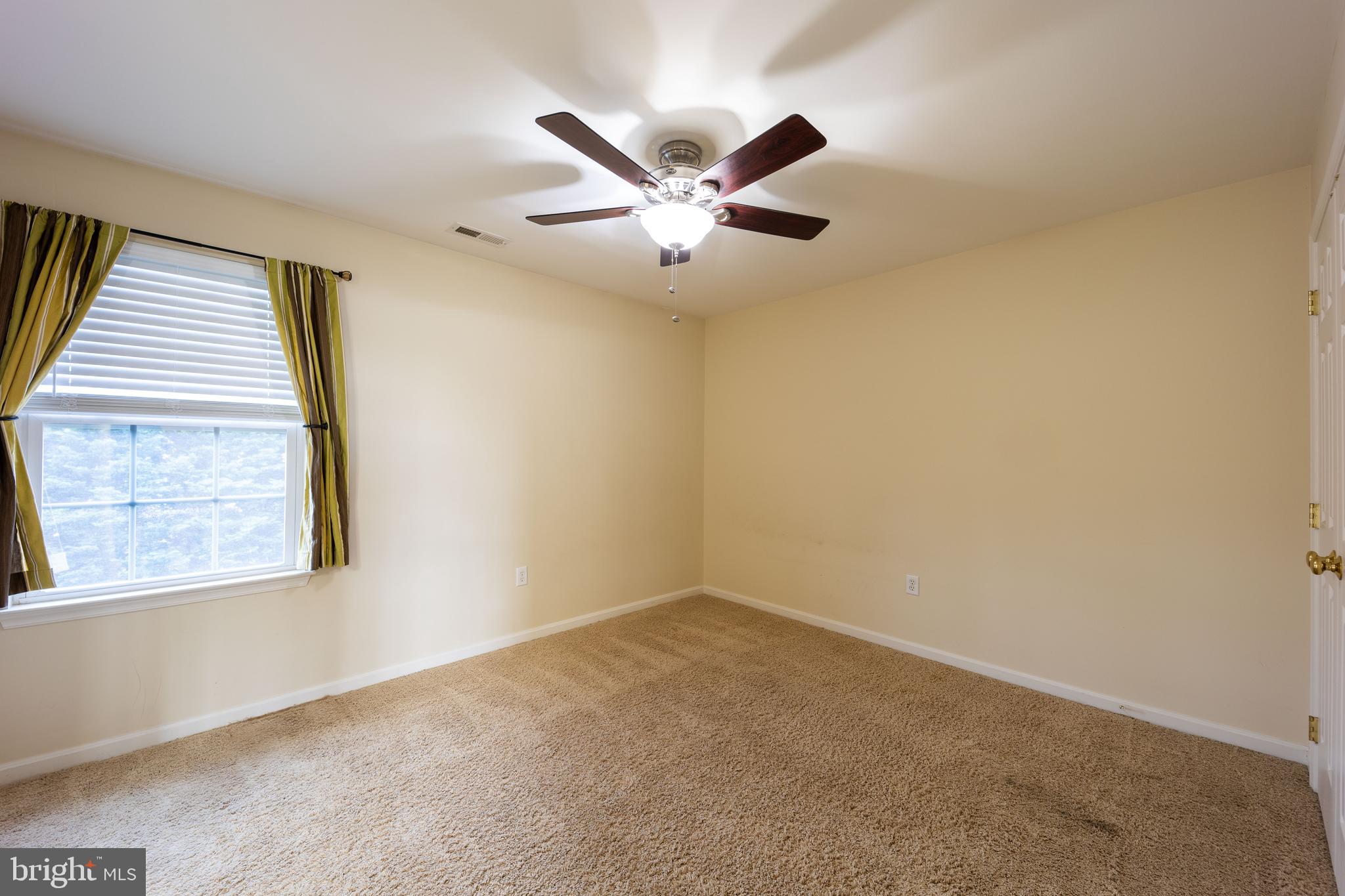 APPLE KNOLLS ESTATES - Residential