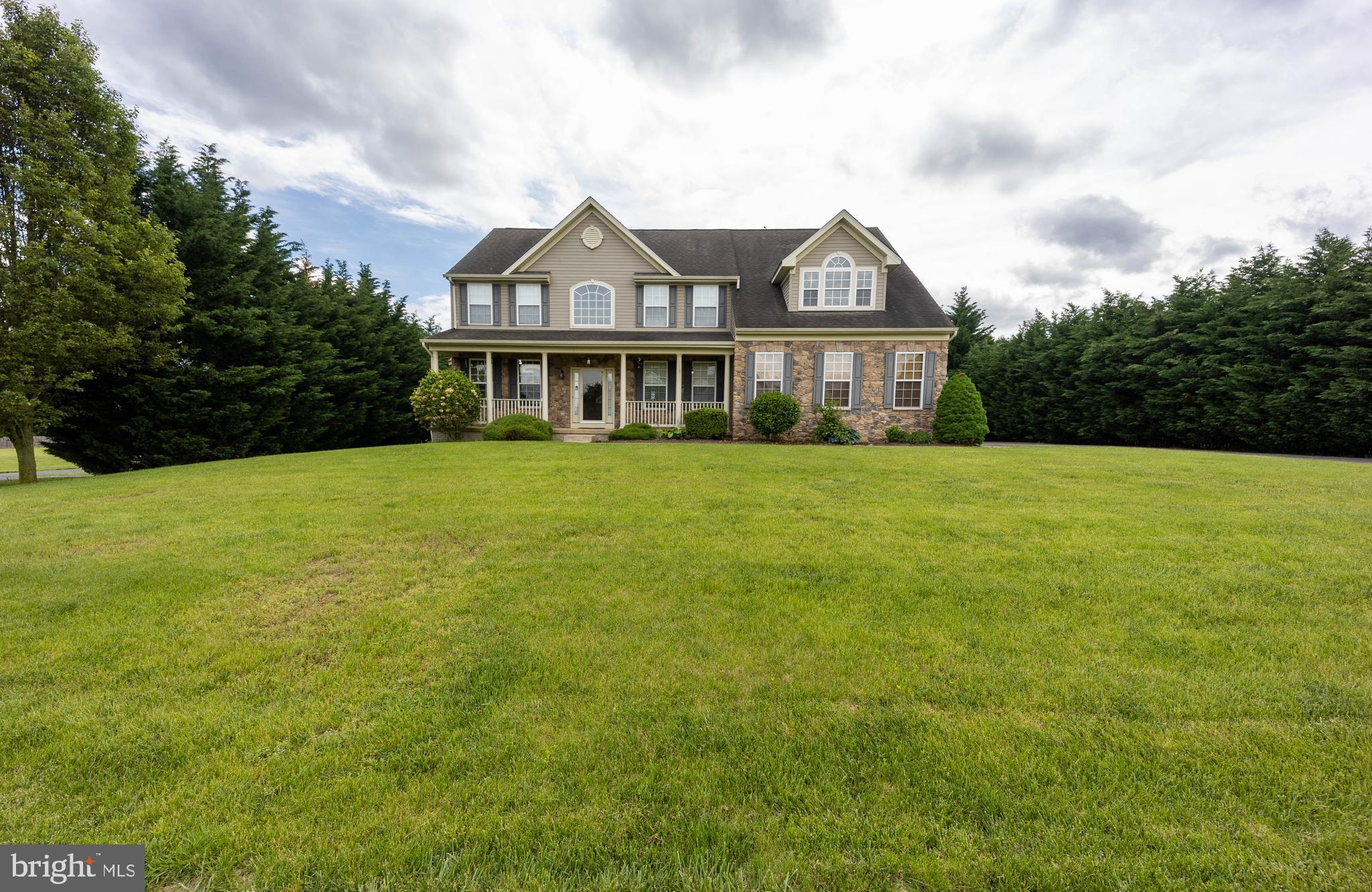 APPLE KNOLLS ESTATES - Residential