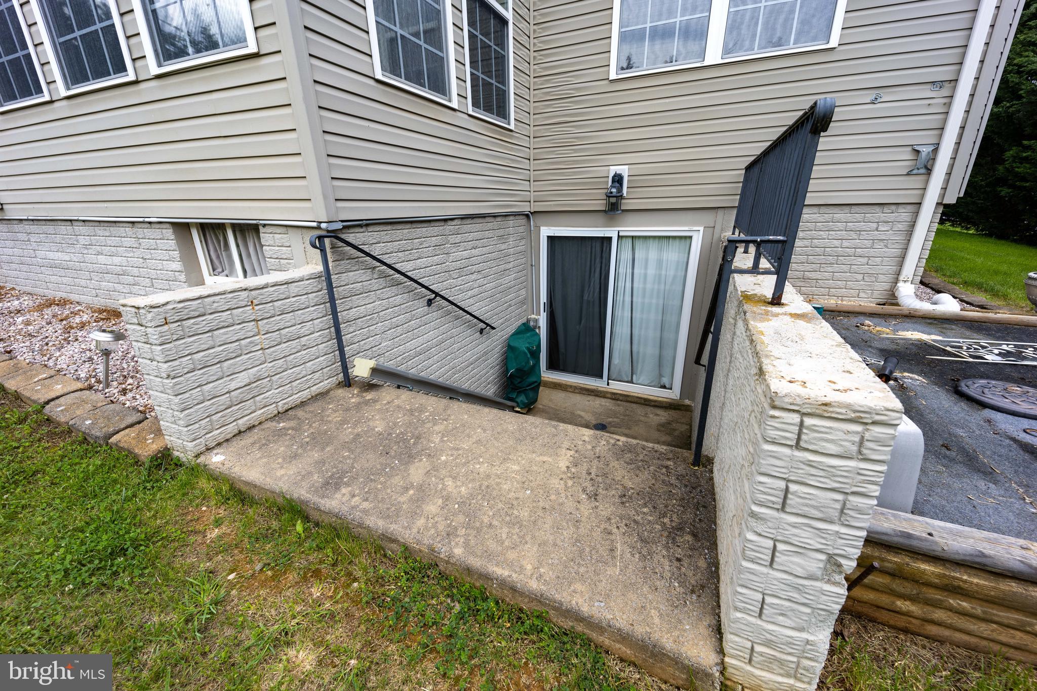 APPLE KNOLLS ESTATES - Residential