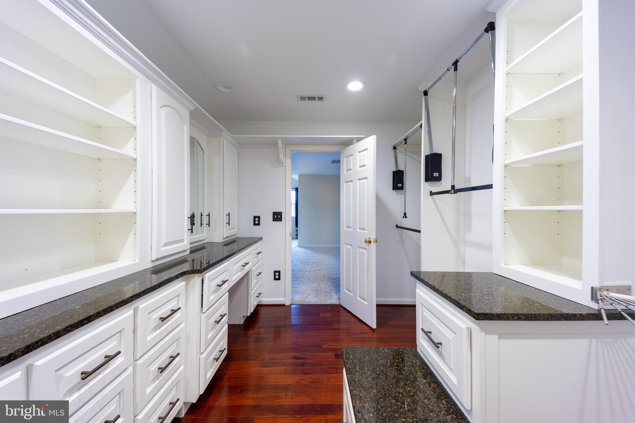 APPLE KNOLLS ESTATES - Residential