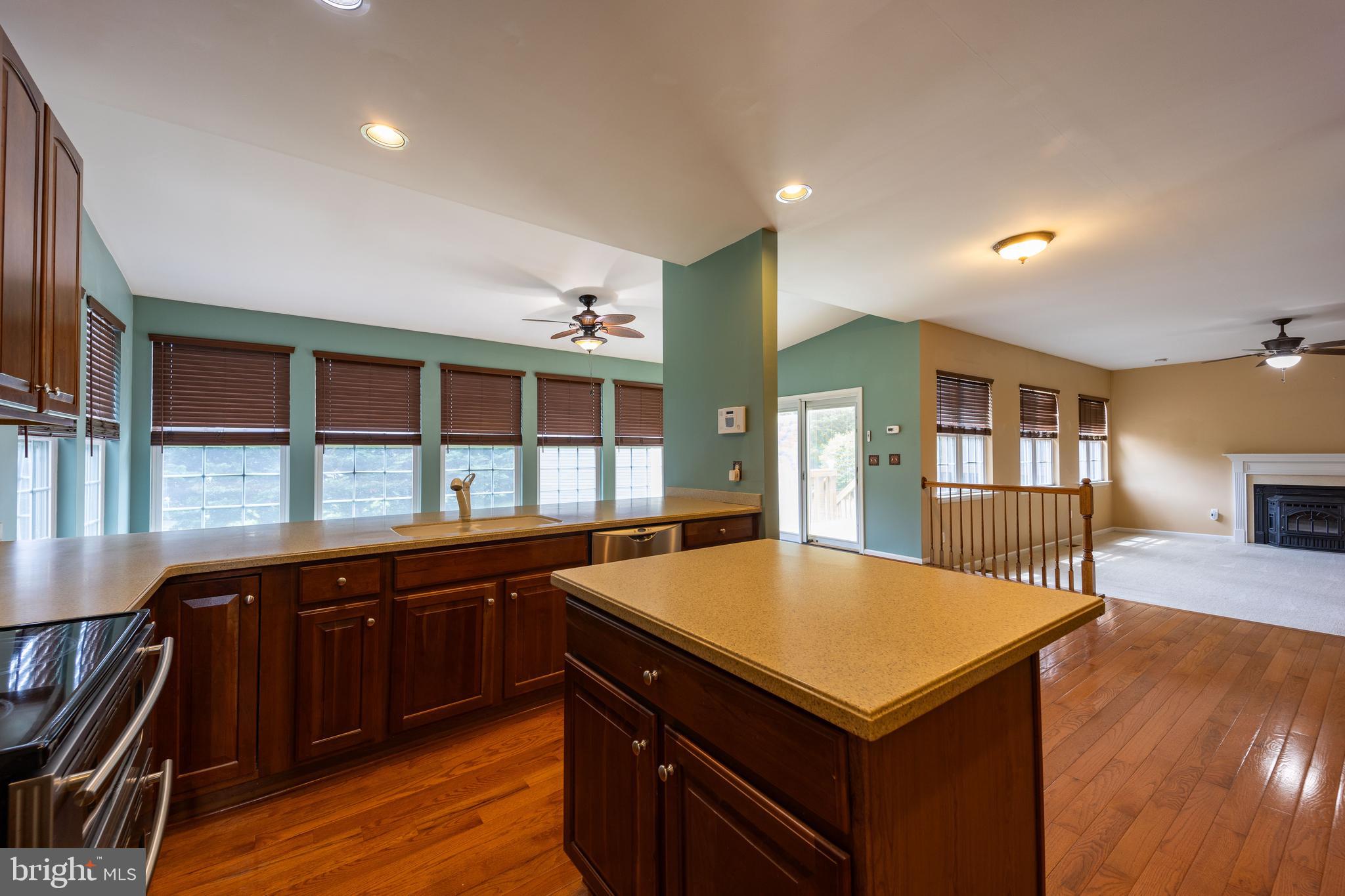 APPLE KNOLLS ESTATES - Residential