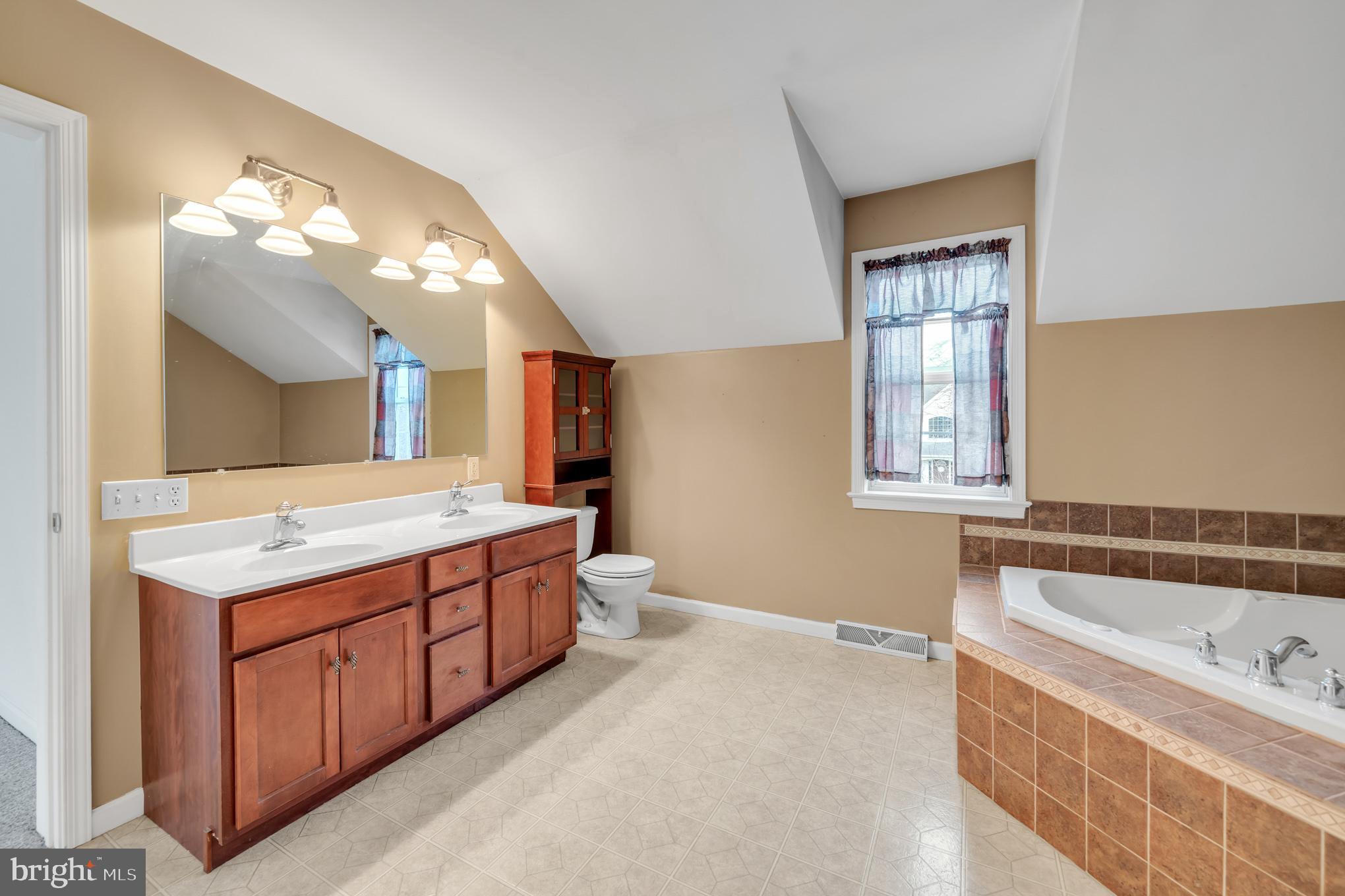 JACOBS CREEK - Residential