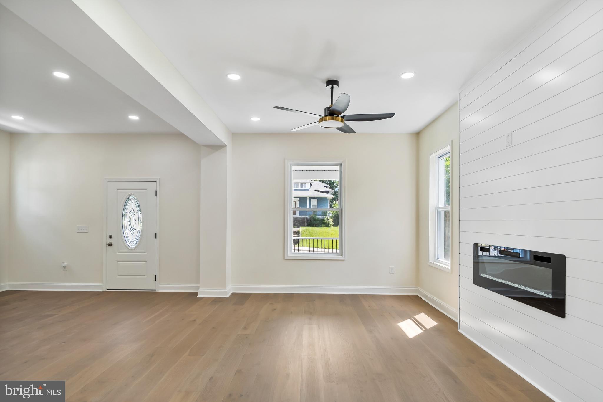 GARWYN OAKS - Residential