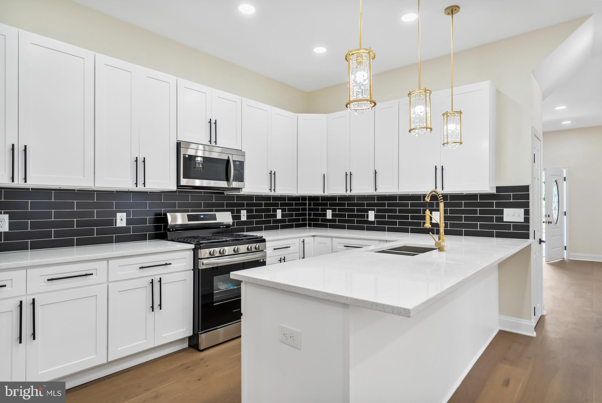 GARWYN OAKS - Residential