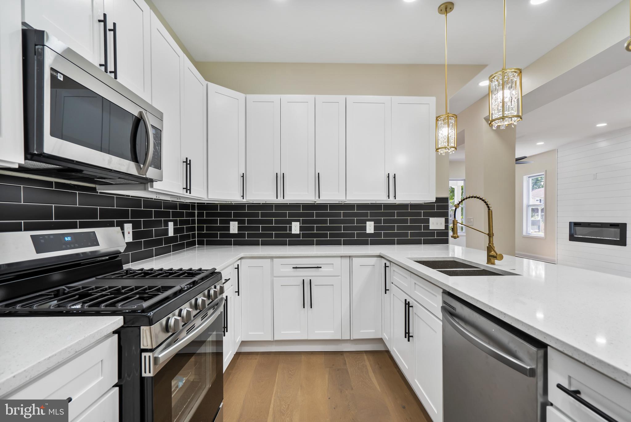 GARWYN OAKS - Residential