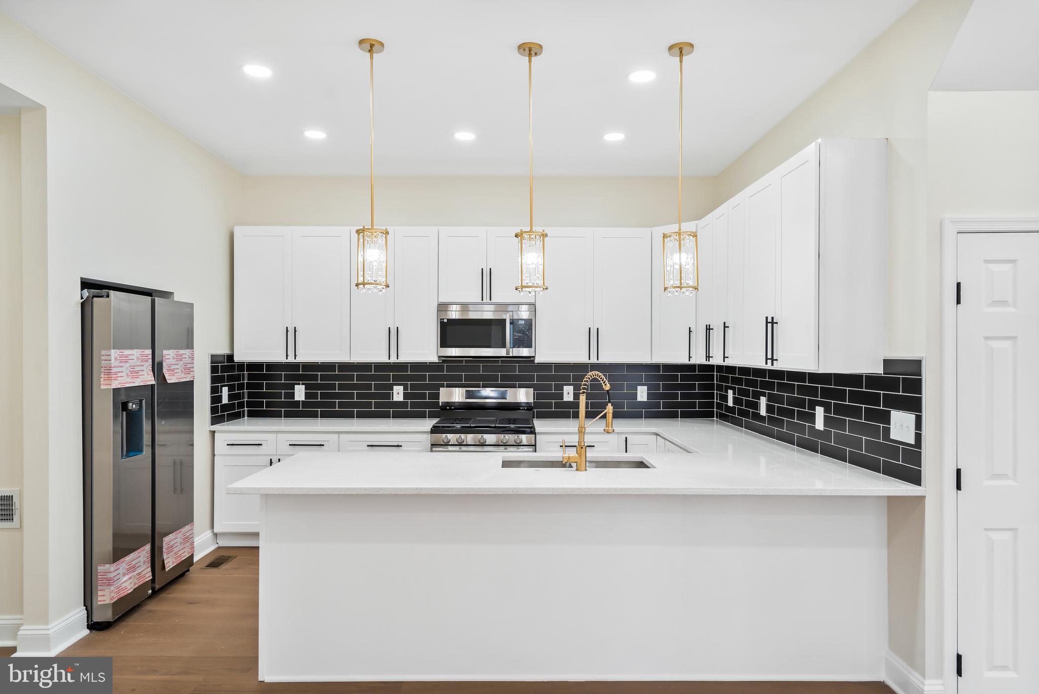 GARWYN OAKS - Residential