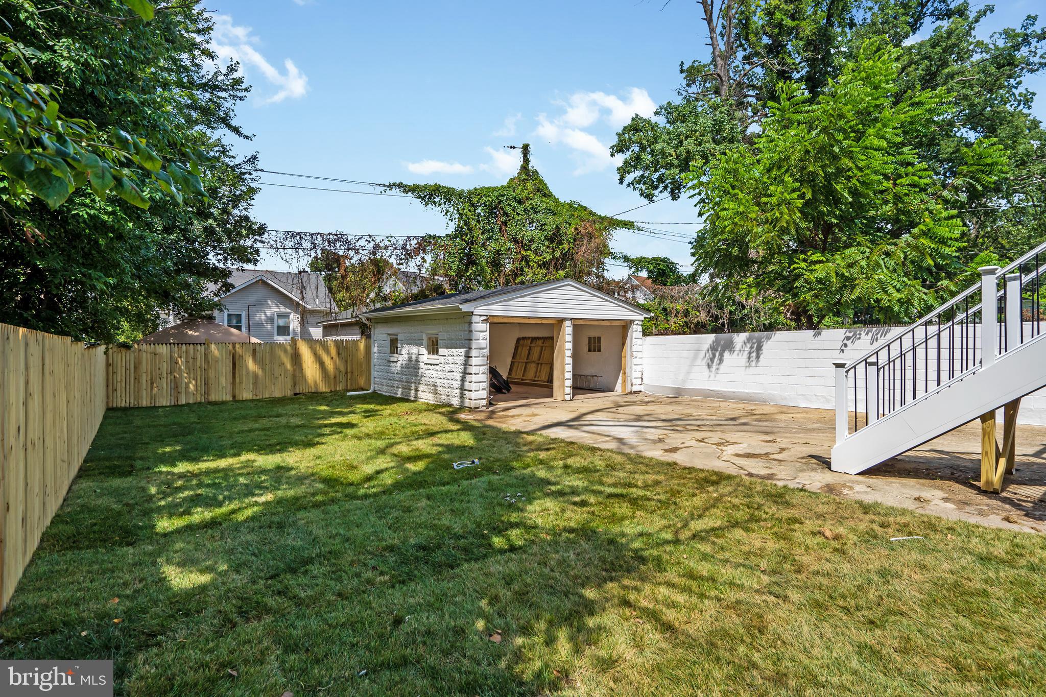 GARWYN OAKS - Residential