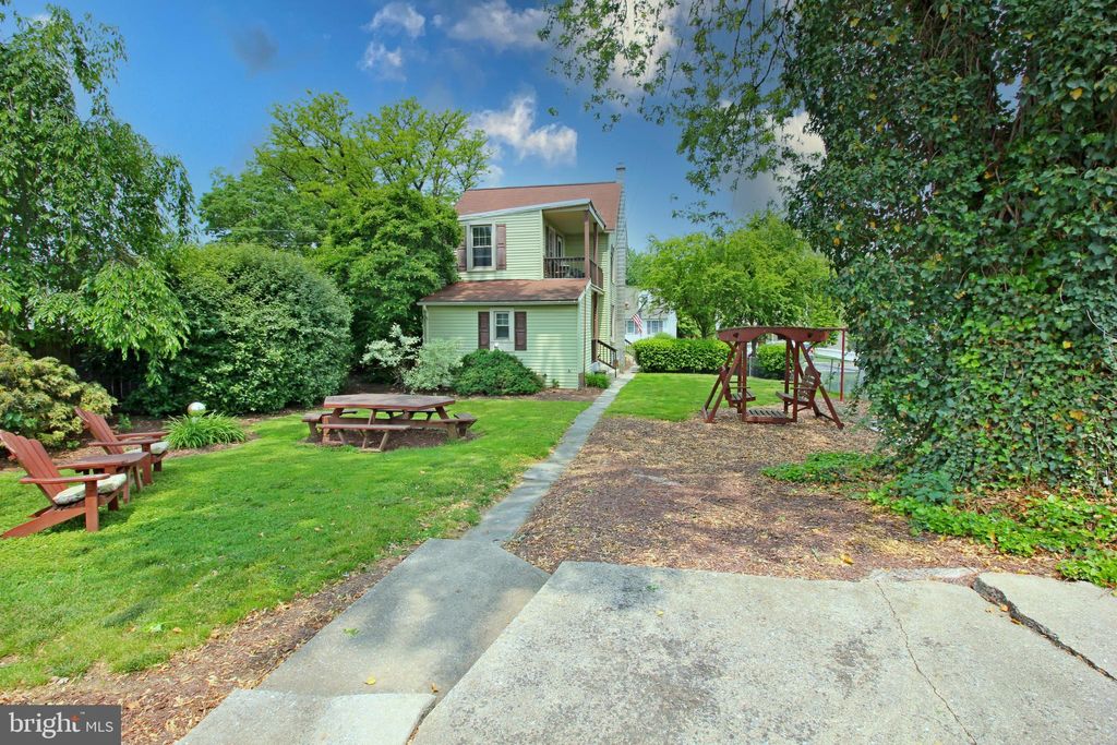 Photo of 112 LEAMAN ST, LITITZ, PA 17543 (MLS # PALA2035310)