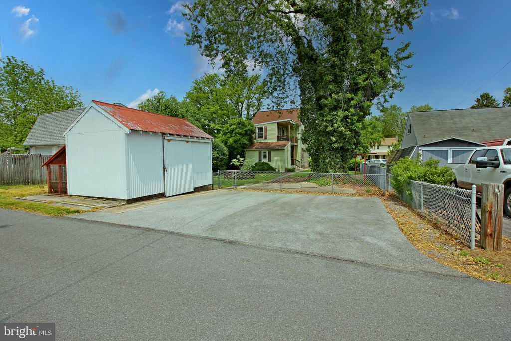 Photo of 112 LEAMAN ST, LITITZ, PA 17543 (MLS # PALA2035310)