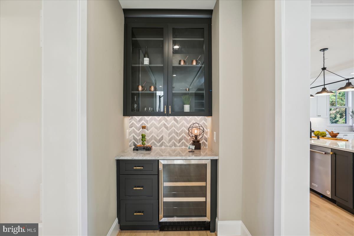 HENDRY ESTATES - Residential