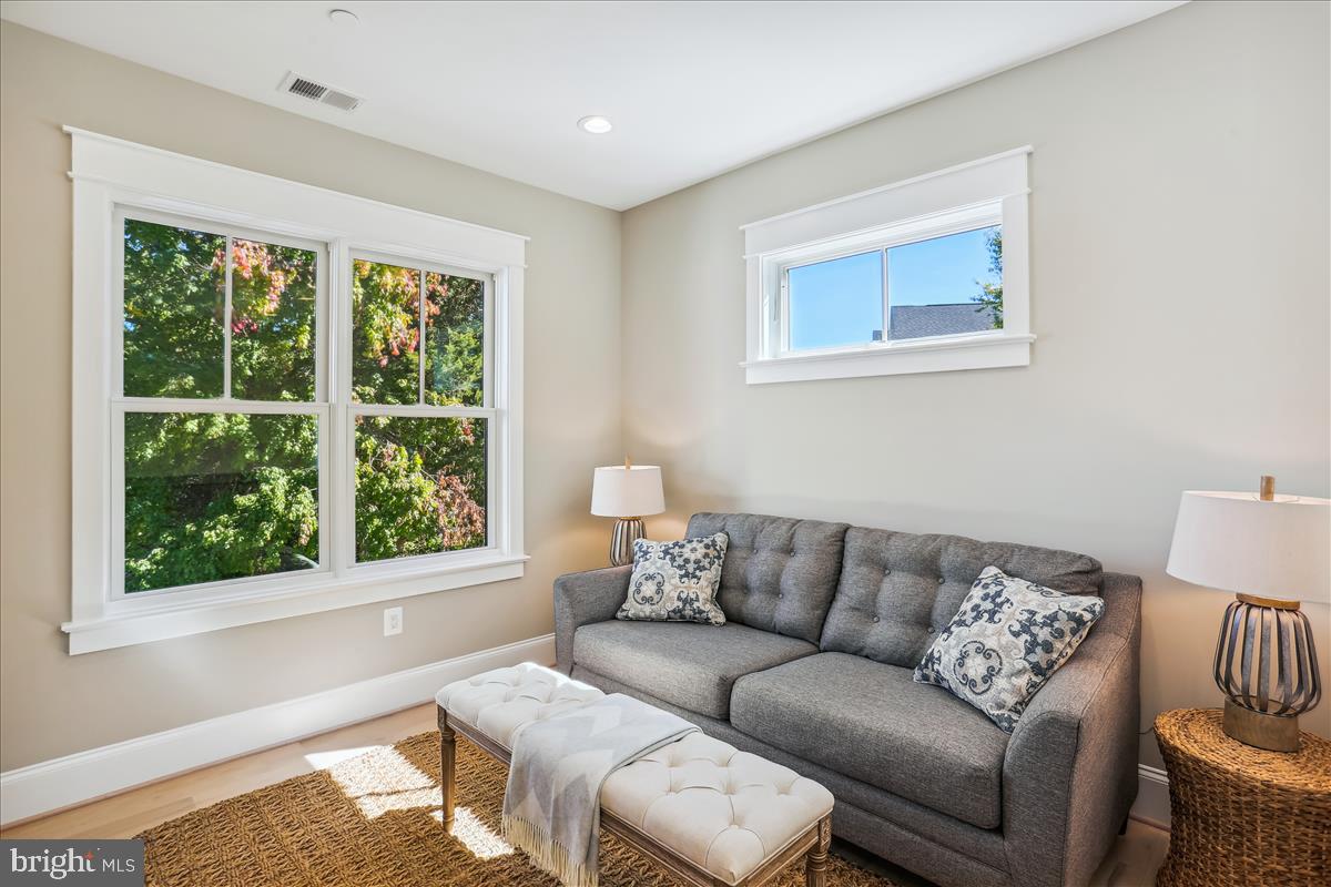 HENDRY ESTATES - Residential