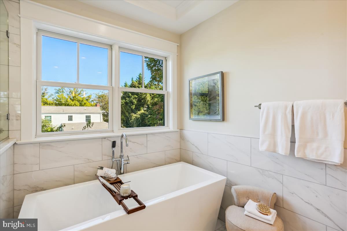 HENDRY ESTATES - Residential