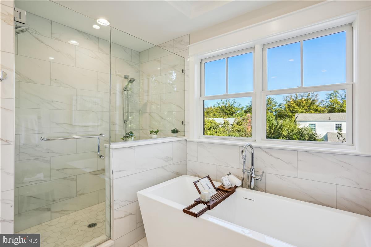 HENDRY ESTATES - Residential