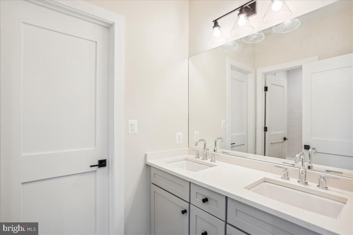 HENDRY ESTATES - Residential