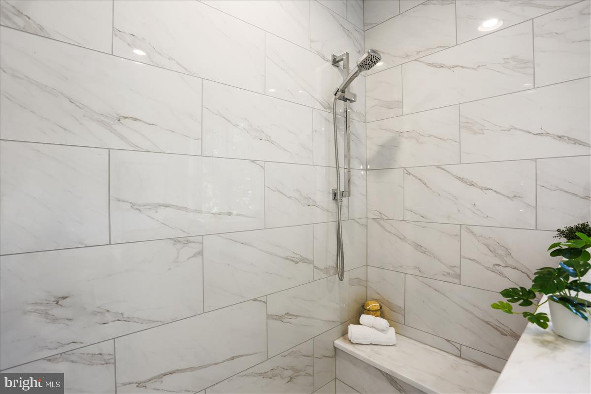 HENDRY ESTATES - Residential