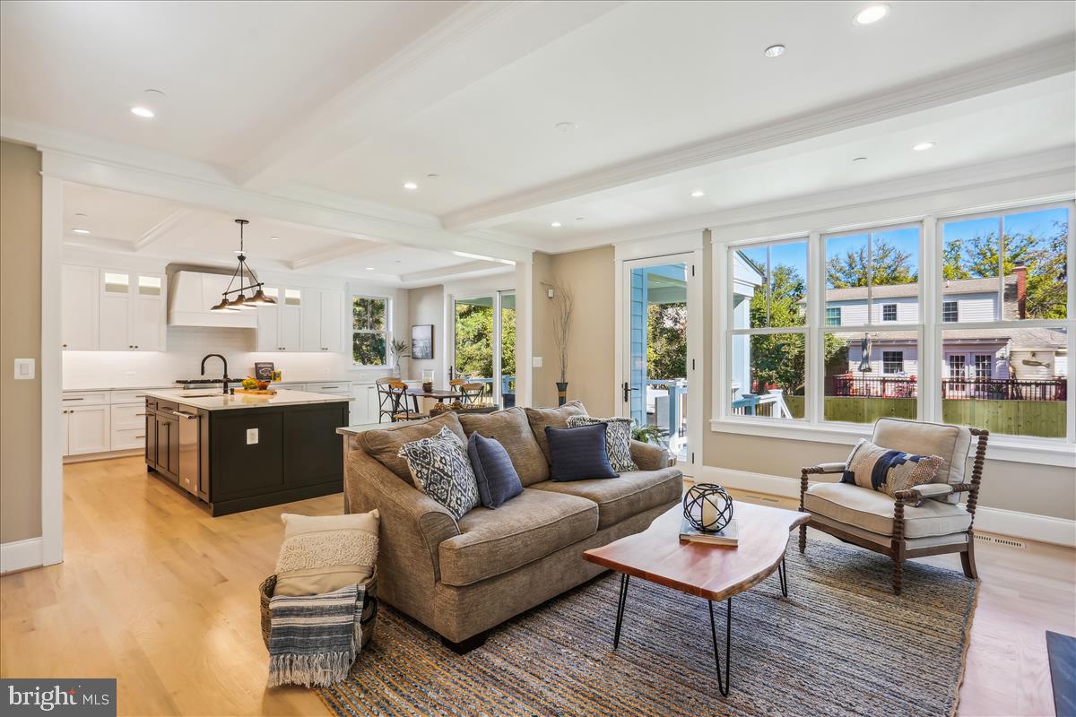 HENDRY ESTATES - Residential