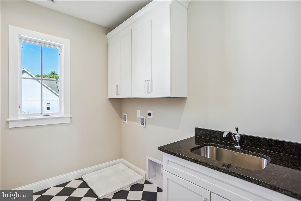 HENDRY ESTATES - Residential