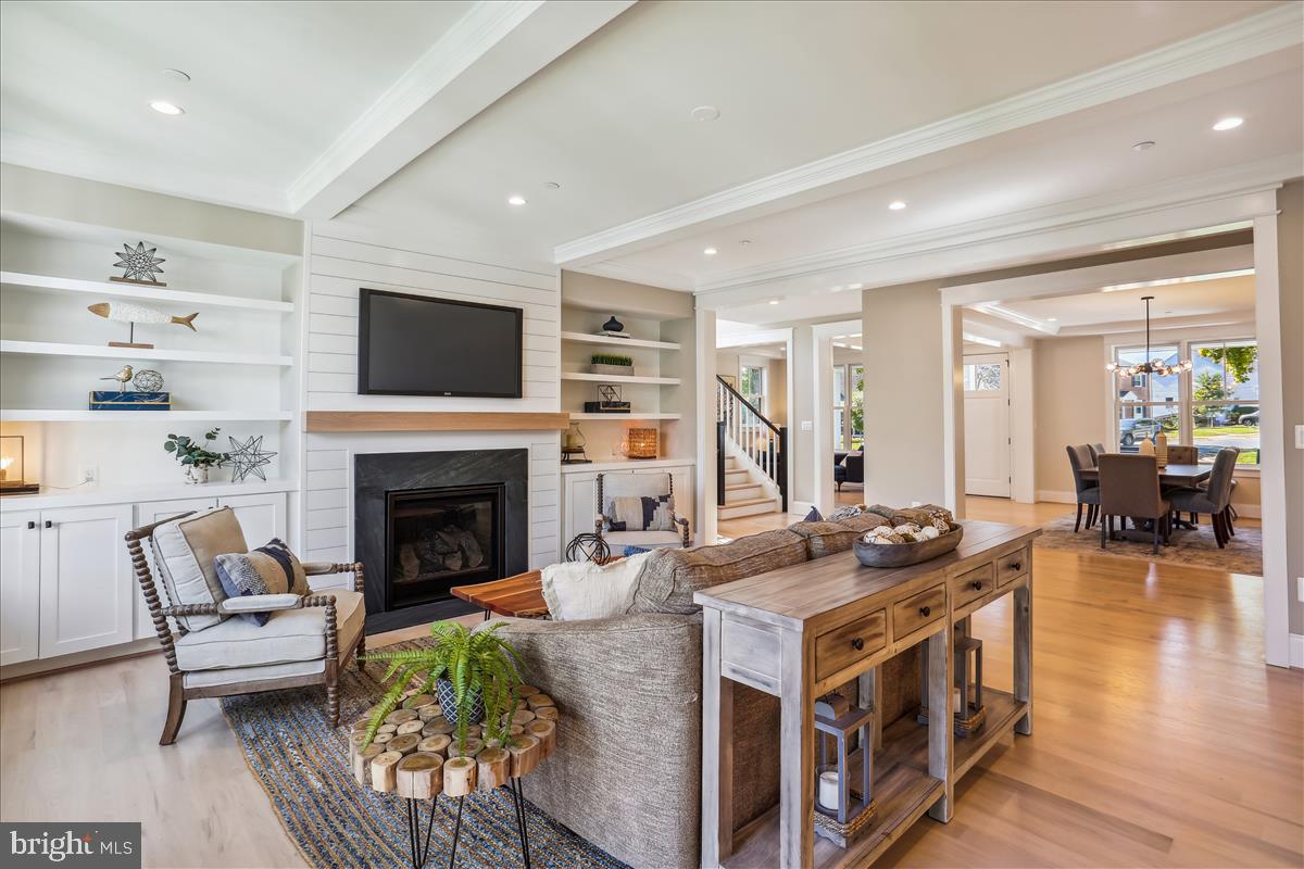 HENDRY ESTATES - Residential