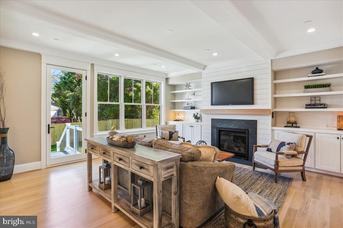 HENDRY ESTATES - Residential