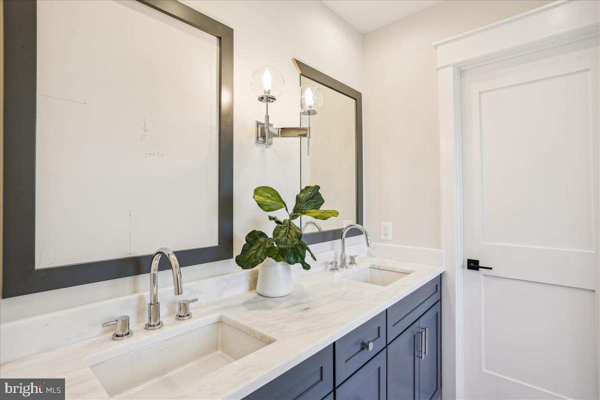 HENDRY ESTATES - Residential