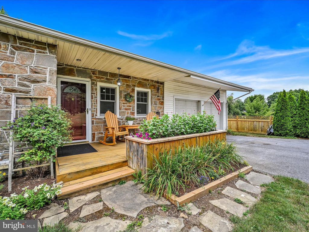 Photo of 550 Abbeyville Road, Lancaster, PA 17603 (MLS # PALA2054206)