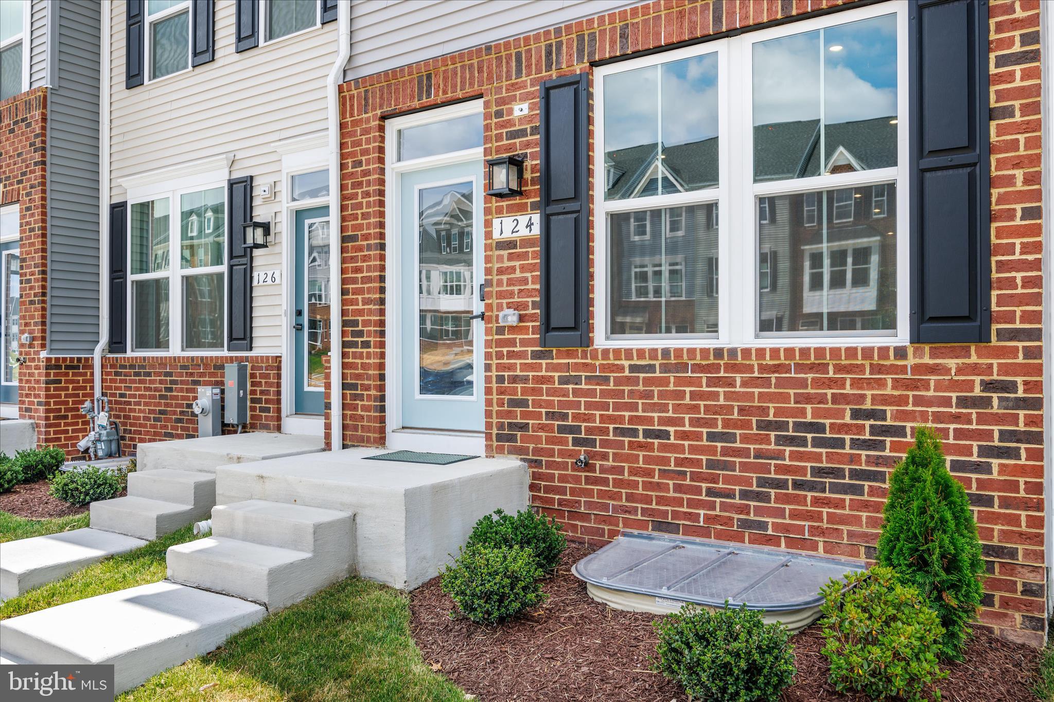 124 SPRING GATE LANE