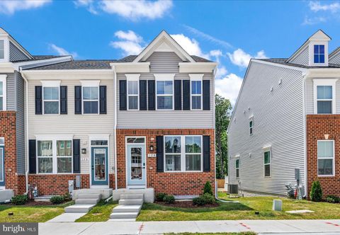 Townhouse For Sale - 124 Spring Gate Lane<br/> Anne Arundel County, PASADENA, MD 21122