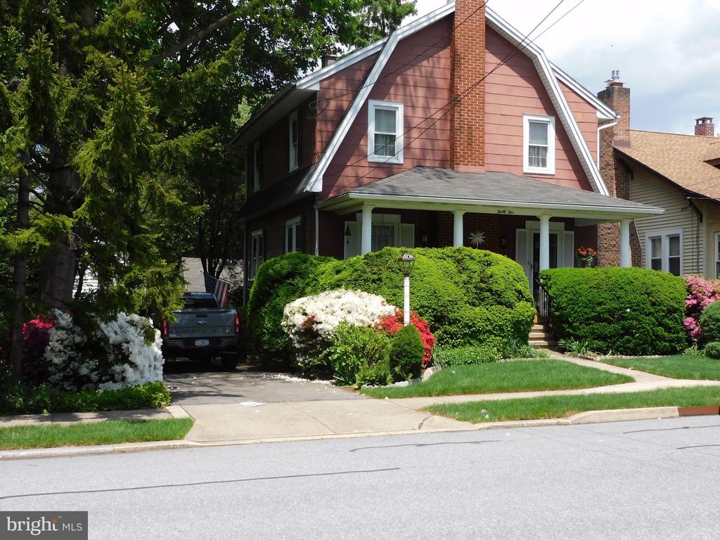 Photo of 35 W 4TH AVE, LITITZ, PA 17543 (MLS # PALA2030504)