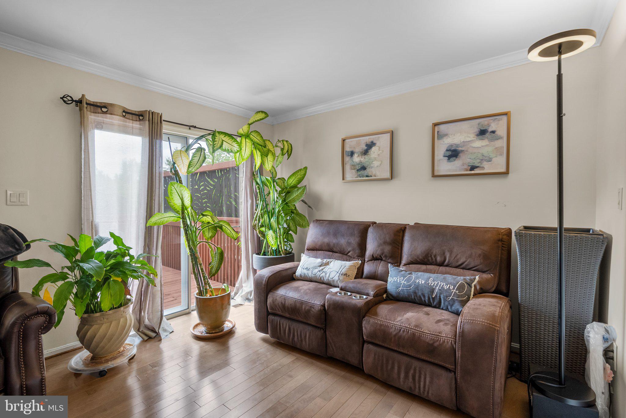 2537 MARKHAM LANE