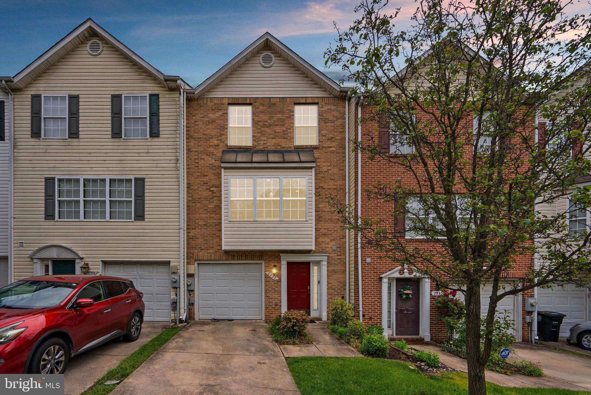 2537 MARKHAM LANE