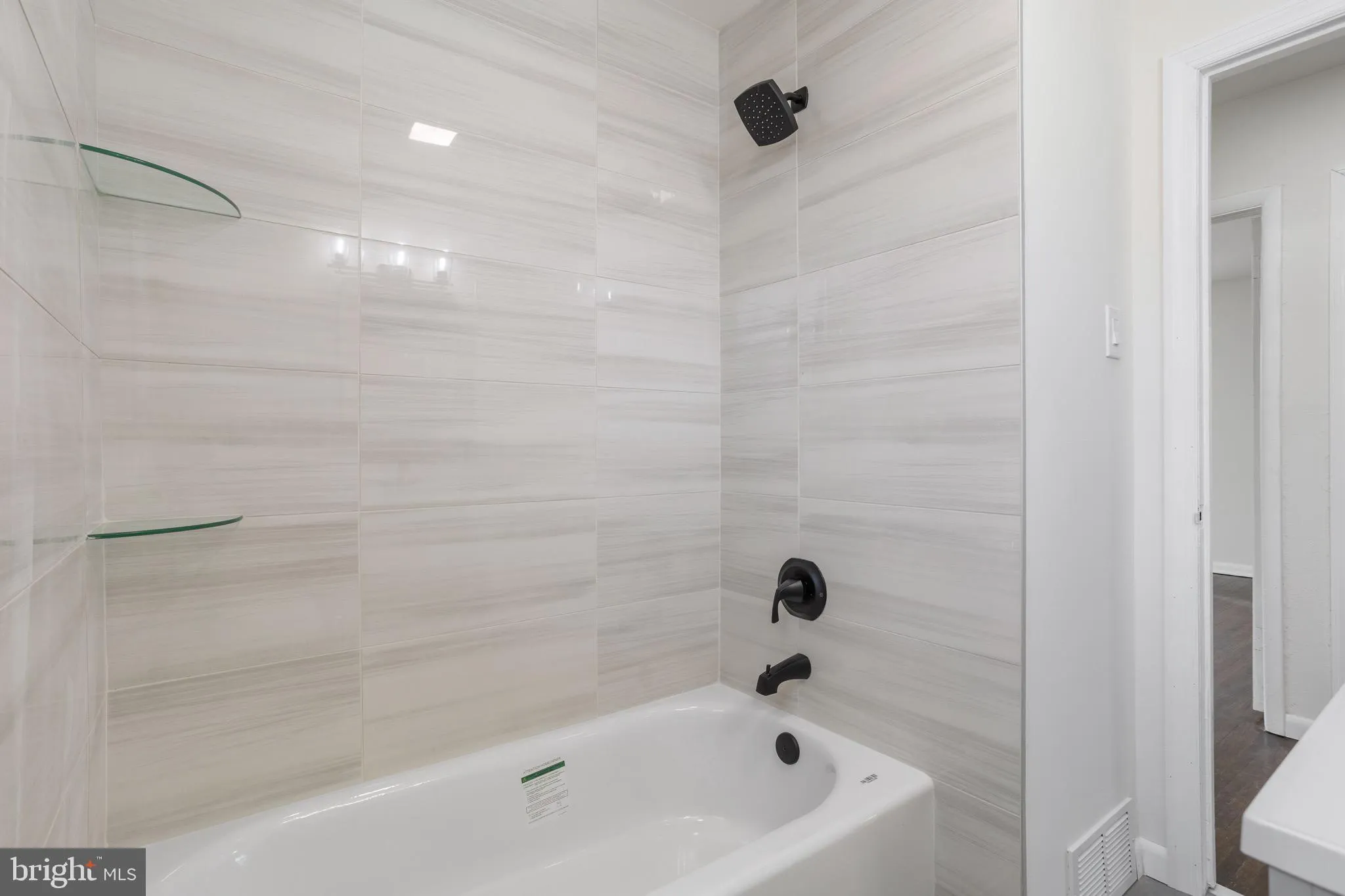 Blackwood, New Jersey 08012, United States, 3 Bedrooms Bedrooms, ,1 BathroomBathrooms,Residential,Pending,23297