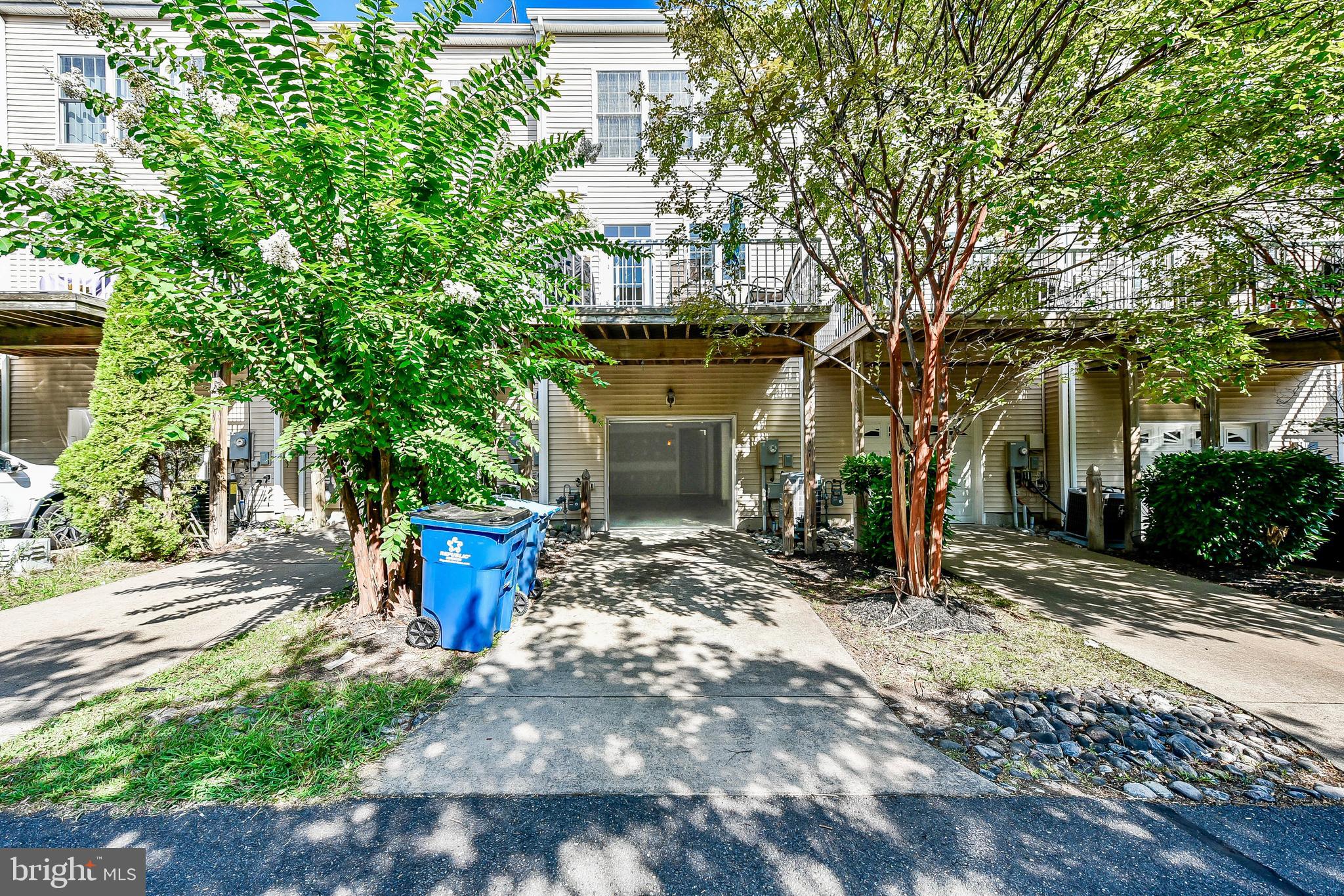 SOUTH RIDING - Residential Lease