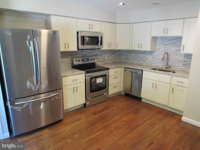 VILLAGE OF HICKORY RIDGE - Residential