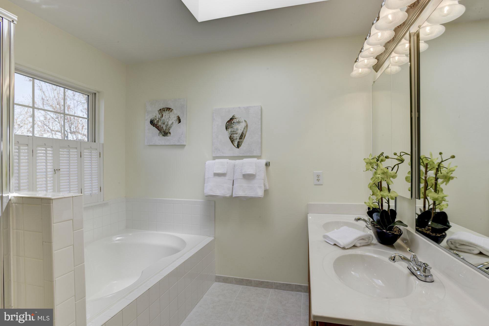 RIVER OAKS - Residential Lease