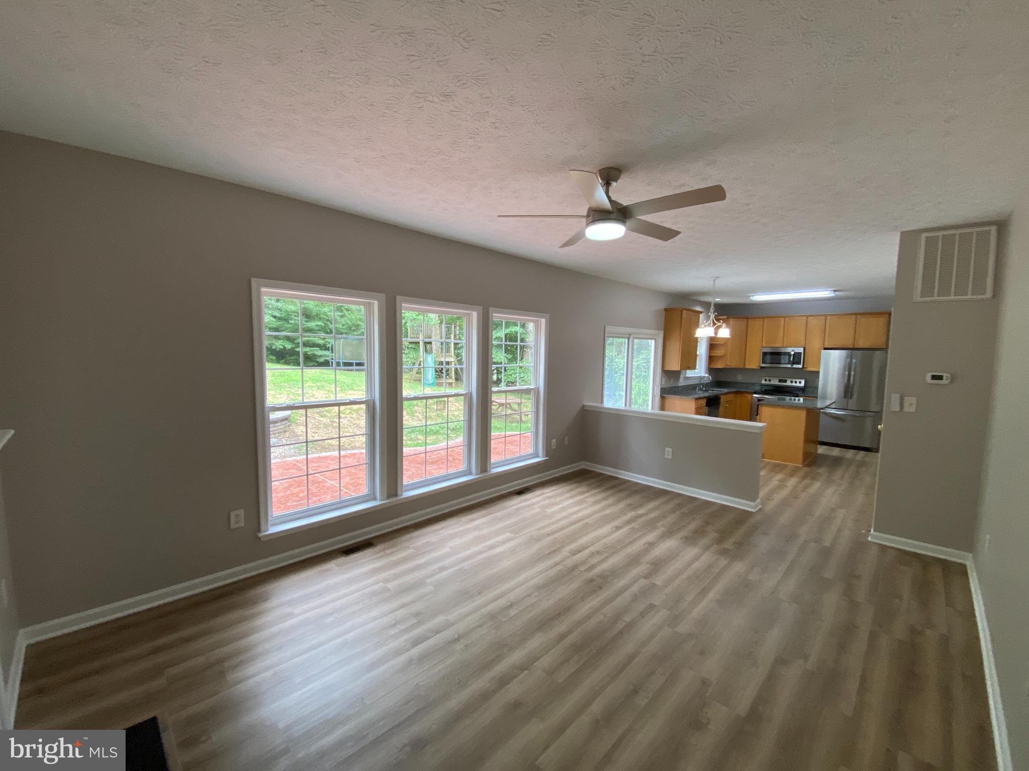 LAKE LAND OR - Residential Lease