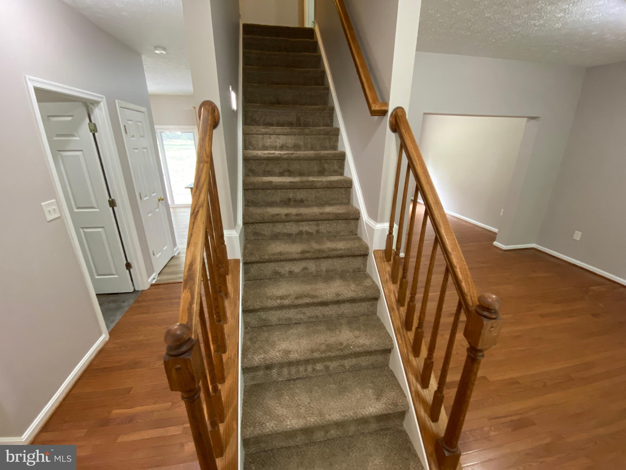 LAKE LAND OR - Residential Lease